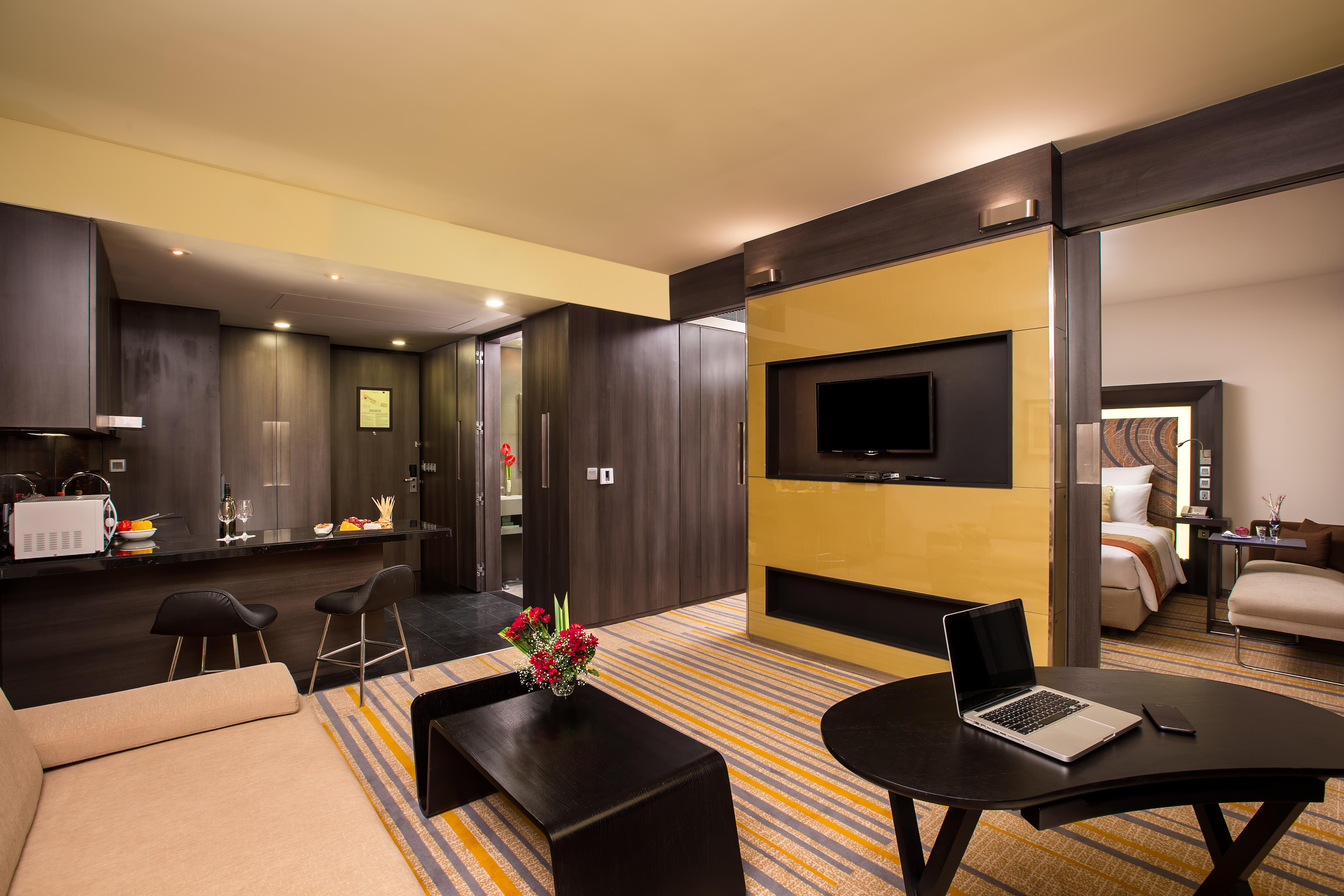 Novotel Kolkata Hotel And Residences Экстерьер фото Suite at the hotel