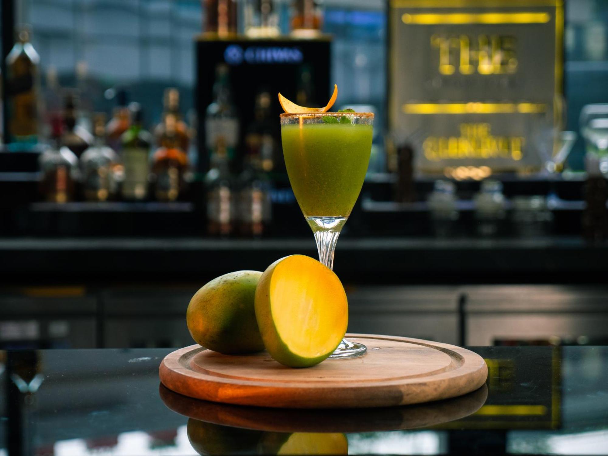 Novotel Kolkata Hotel And Residences Экстерьер фото A mango smoothie