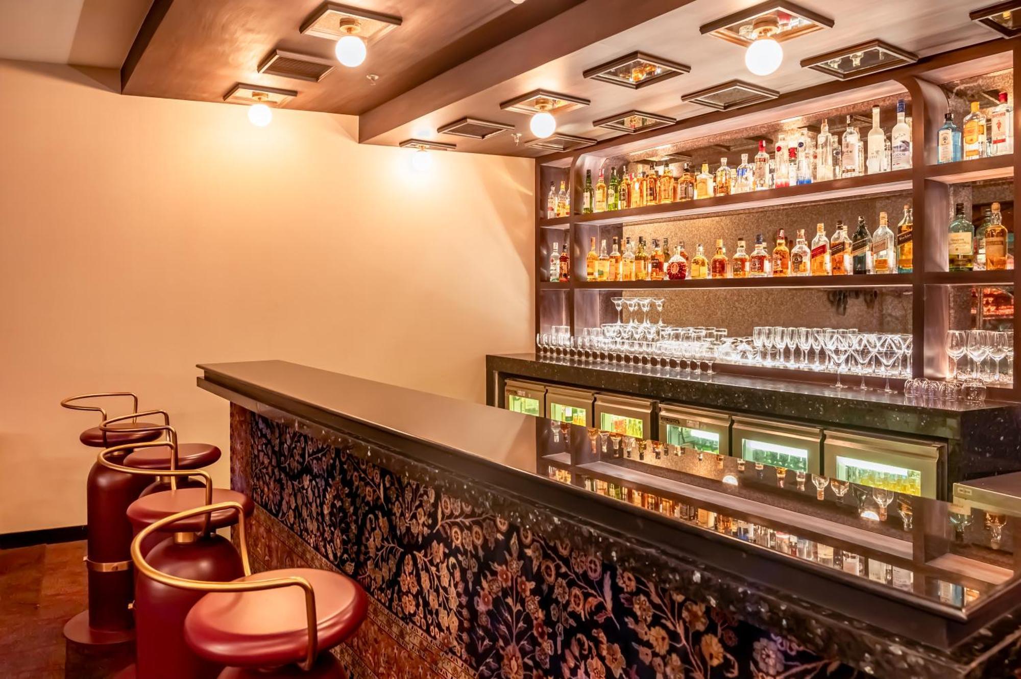 Novotel Kolkata Hotel And Residences Экстерьер фото The bar at the hotel