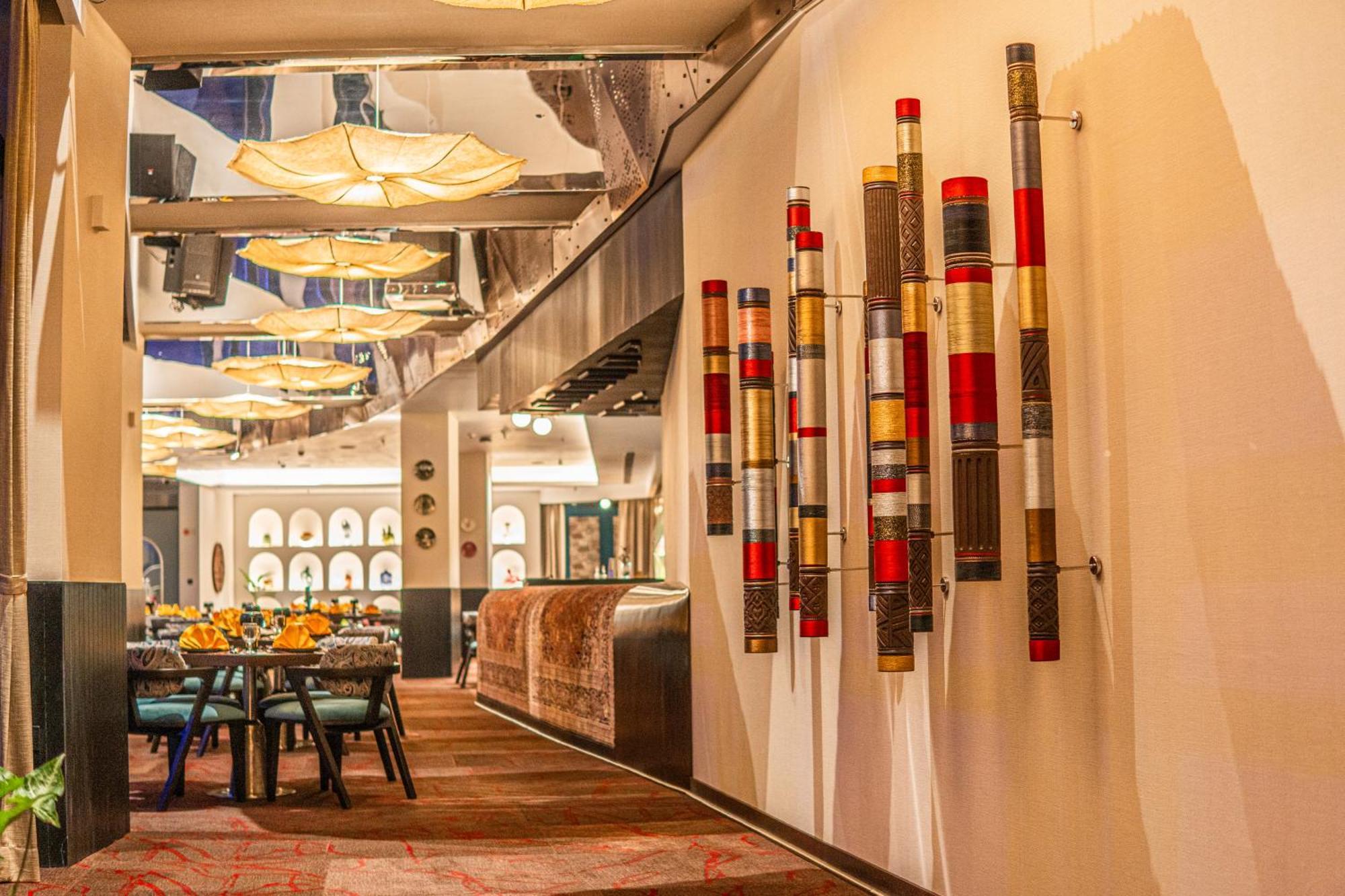 Novotel Kolkata Hotel And Residences Экстерьер фото The interior of the hotel