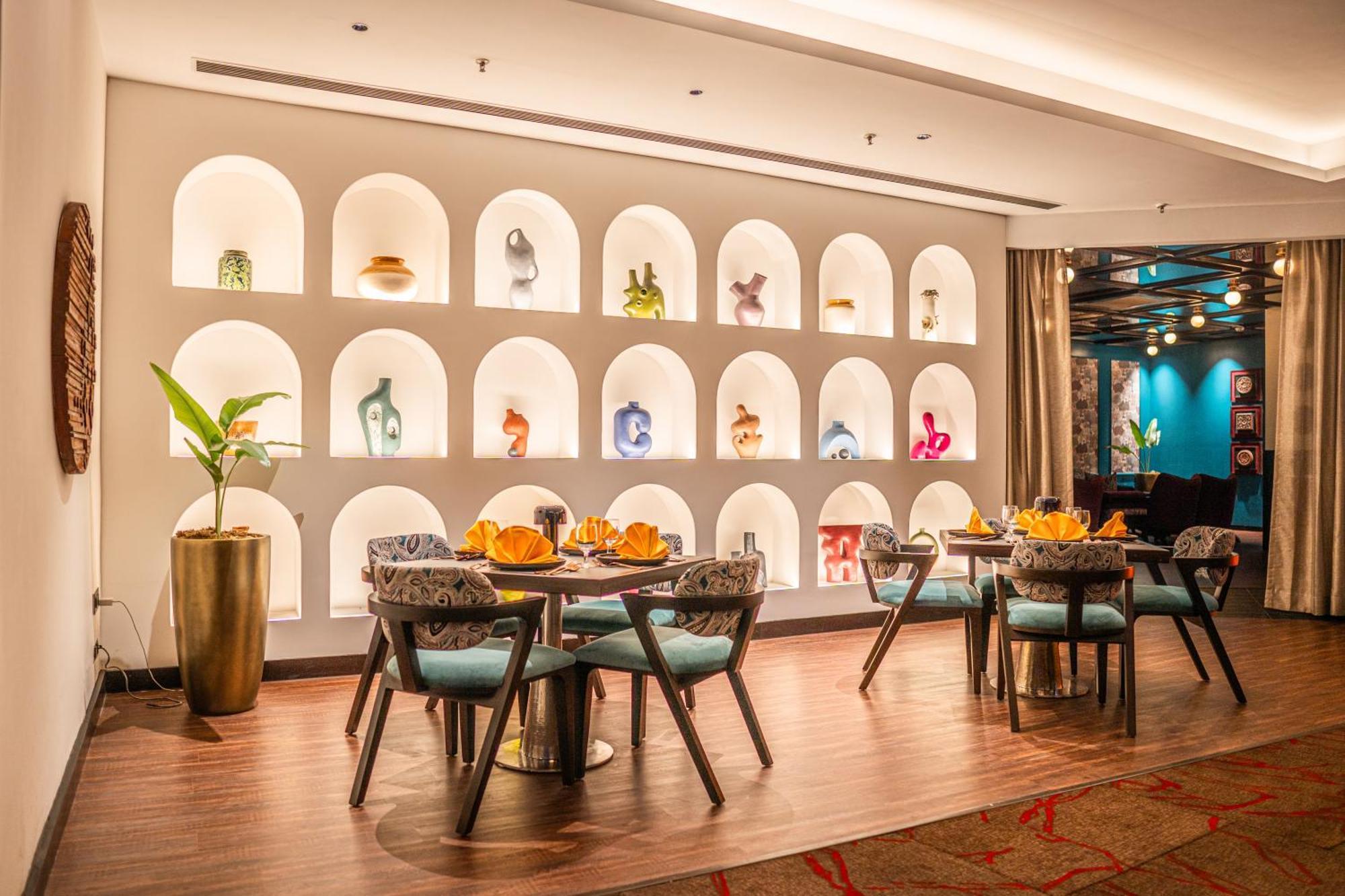 Novotel Kolkata Hotel And Residences Экстерьер фото The restaurant