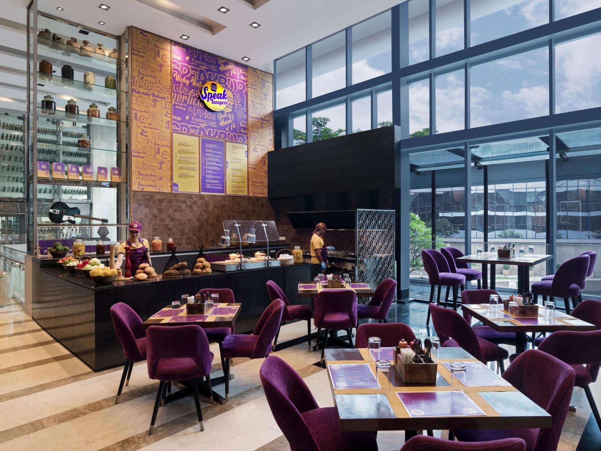 Novotel Kolkata Hotel And Residences Экстерьер фото The interior of the restaurant