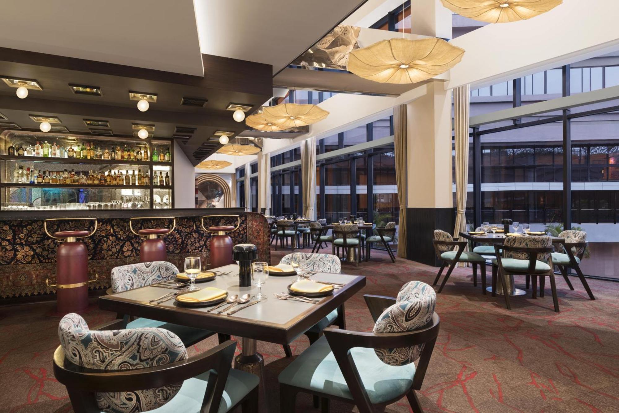 Novotel Kolkata Hotel And Residences Экстерьер фото The restaurant