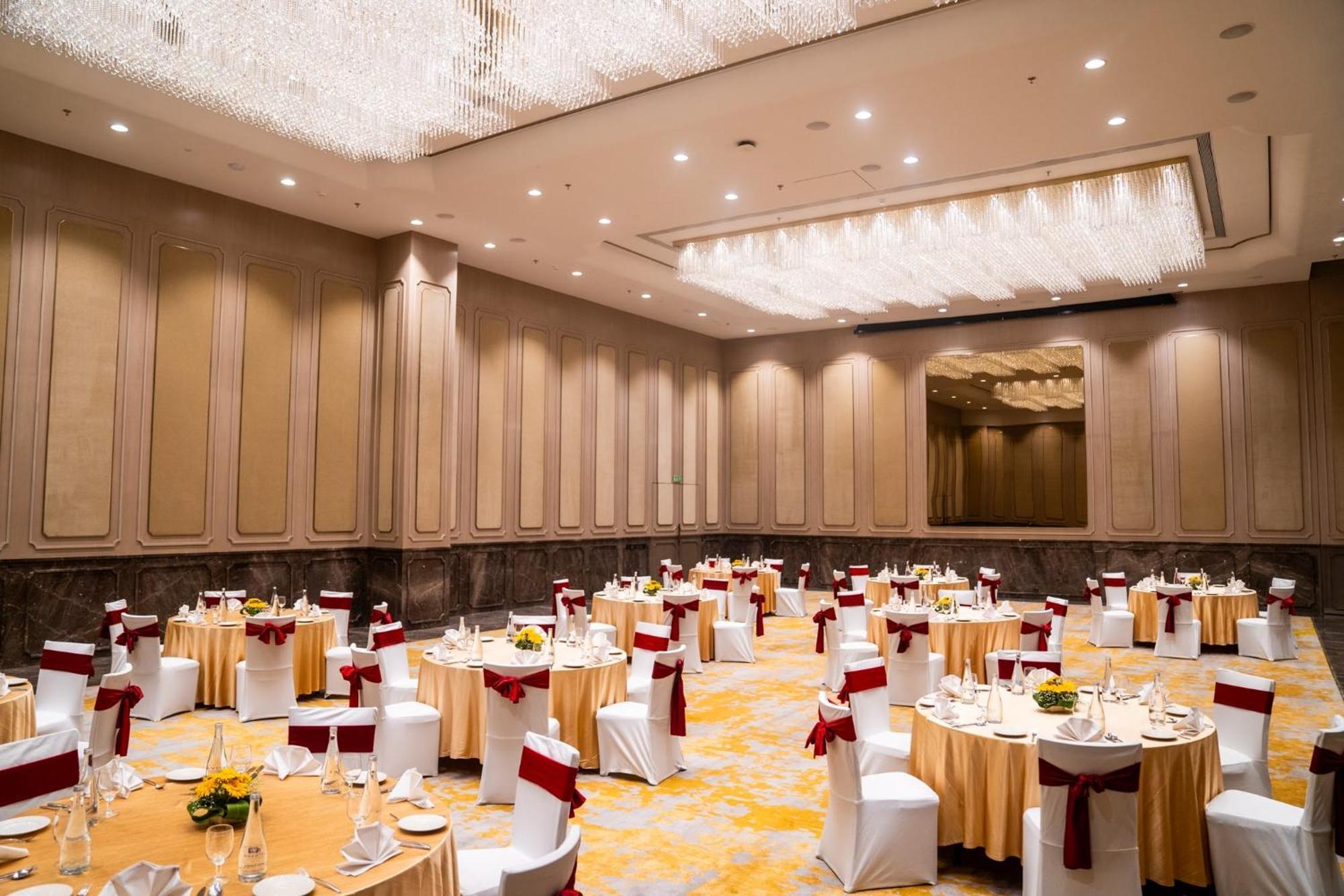 Novotel Kolkata Hotel And Residences Экстерьер фото The Grand Ballroom